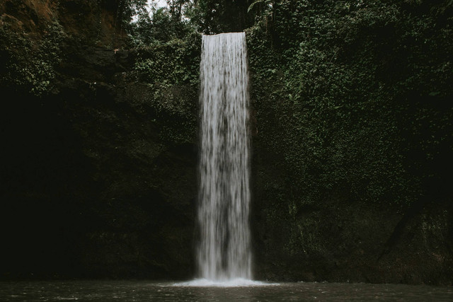 Air Terjun Efrata. Foto hanya ilustrasi, bukan tempat sebenarnya. Sumber: Unsplash/florian giorgio