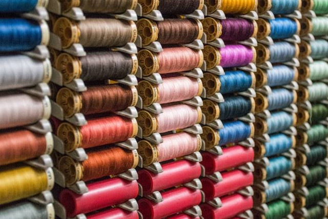 Apa yang Dimaksud Teknologi Produksi Sandang. Sumber: unsplash.com/ Héctor J. Rivas