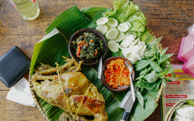 Rumah makan sunda di bandung dengan view bagus. Foto hanya ilustrasi, bukan tempat sebenarnya.Sumber: Unsplash/Keriliwi