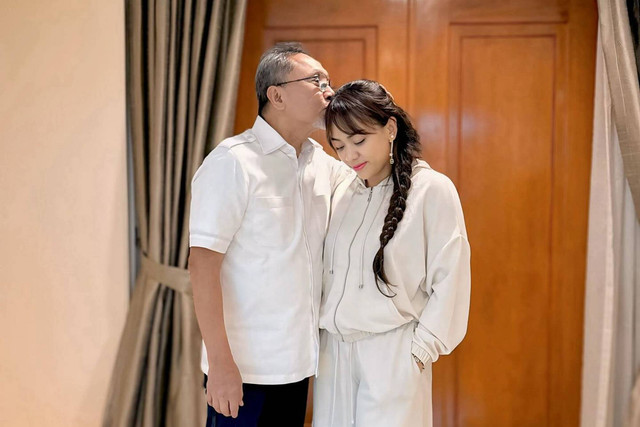 Zita Anjani bersama ayahnya, Zulkifli Hasan. Foto: Instagram.com/zitaanjani/