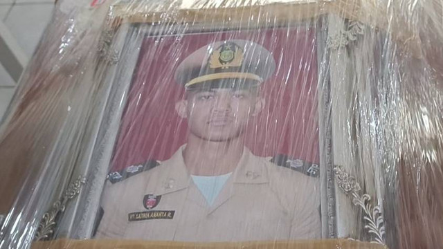 Jenazah taruna STIP yang tewas dianiaya senior tiba di RSUD Klungkung, Bali, Minggu (5/5/2024). Foto: Denita BR Matondang/kumparan