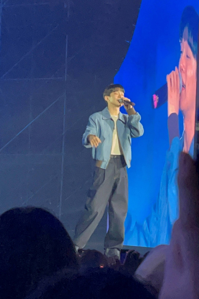 Chen EXO saat tampil di acara Saranghaeyo Indonesia 2024 yang digelar di Beach City International Stadium (BCIS) Ancol, Sabtu (4/5/2024). Foto: Ela Nurlaela/kumparan