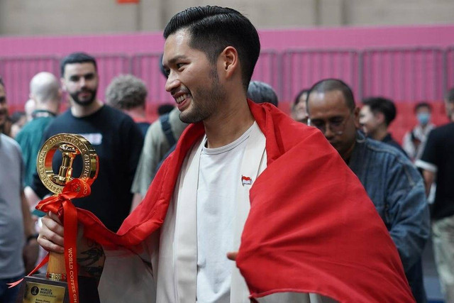 Mikael Jasin, barista Indonesia berhasil jadi juara di World Barista Championship 2024 di Busan, Korea (4/5/2024). Foto: Instagram/@mikaeljasin