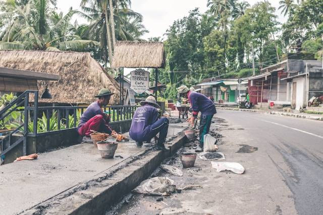 Ilustrasi contoh penerapan prinsip demokrasi, Photo by Artem Beliaikin on Unsplash