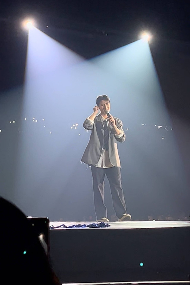 Day6 saat menjadi penampil di acara Sarangaheyo Indonesia 2024 di Beach City International Stadium (BCIS) Ancol, Sabtu (4/5/2024) Foto: Ela Nurlaela/kumparan