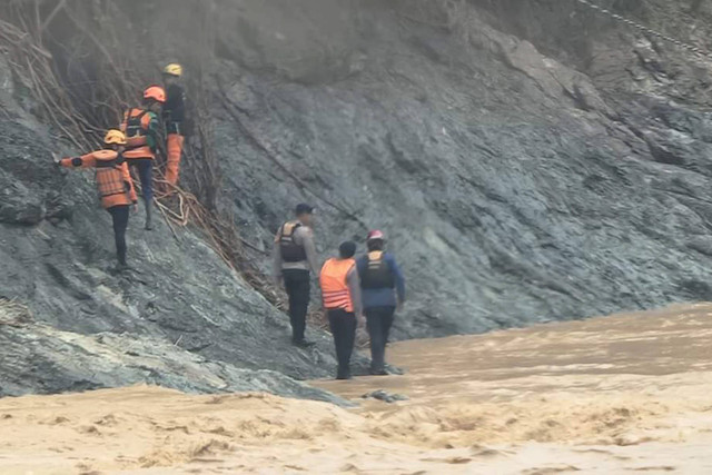 Suasana pasca banjir di Kabupaten Luwu, Sulawesi Selatan, Minggu (5/5/2024). Foto: Dok. BNPB