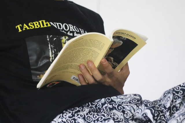 Ilustrasi Contoh Pantun Teka-teki. Foto: Unsplash/Mufid Majnun