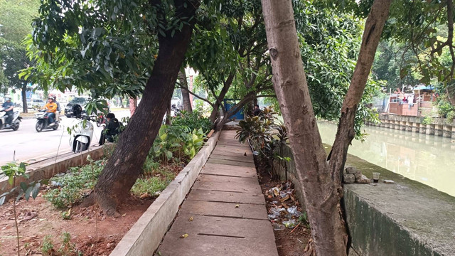 Suasana di sekitar RTH Tubagus Angke, Jakarta Barat, Senin (6/5/2024). Foto: Fadlan Nuril Fahmi/kumparan
