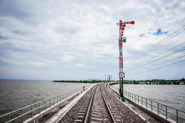 Ilustrasi untuk siapa penemu sandi semaphore? Sumber: unsplash.com/Nopparuj Lamaikul
