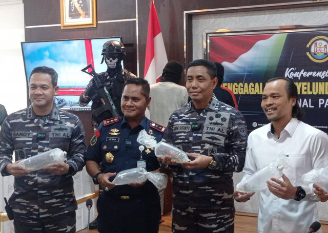 Pangkalan TNI AL Palembang menyita 99.648 benih lobster yang akan diselundupkan ke Singapura. Foto : Abdul Toriq/Urban Id