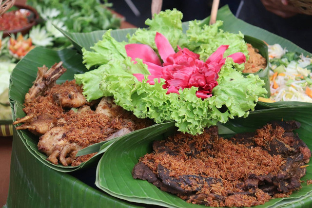 Makanan khas Samarinda. Foto hanya ilustrasi bukan gambar sebenarnya. Sumber: Unsplash/ Mufid Majnun. 