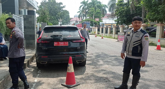 Kendaraan yang berada di parkir liar, Foto : Abdul Toriq/Urban Id