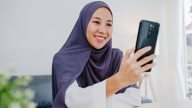 Ilustrasi membuka tabungan BritAma pakai BRImo untuk persiapan ibadah haji. Foto: Freepik