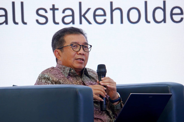 Komisaris Utama PT Bank Syariah Indonesia Tbk (BSI), Muliaman D. Hadad, dalam acara 3rd Annual International Conference on Muslim World Economy and Business (ICMWEB) di Lecture Hall, Joko Widodo Rectorate Building UIII Depok, pada Selasa (7/5). Foto: dok. BSI