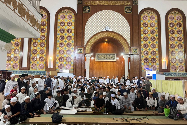 Peserta Daurah Al-Qur'an Nasional Mempraktikkan Metode Hafalan Lauh di Pesantren Az-Zikra, Sentul, Bogor, Sabtu (4/5/2024). Foto: Az-Zikra