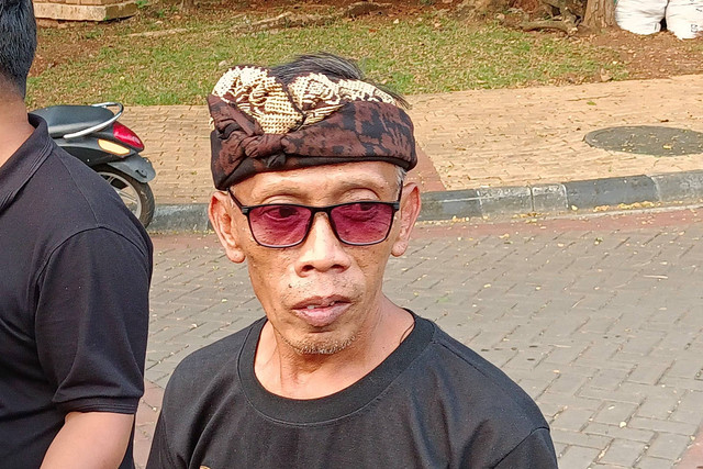 Deni Uwaw, salah seorang perwakilan keluarga Sule bicara soal pernikahan Rizky Febian-Mahalini. Foto: Aprilandika Pratama/kumparan