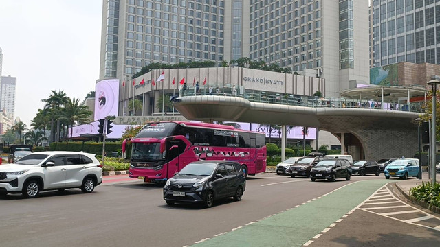 Suasana long weekend di kawasan Bundaran HI, Jakarta, Kamis (9/5/2024). Foto: Zamachsyari/kumparan