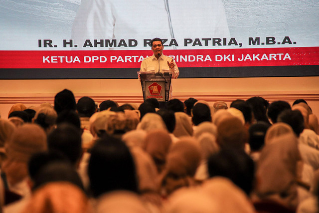 Ketua DPD Partai Gerindra Ahmad Riza Patria memberikan sambutan dalam acara Halal Bihalal DPD Partai Gerindra di Jakarta, Kamis (9/5/2024). Foto: Jamal Ramadhan/kumparan