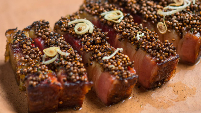 SKYE, bar dan restoran iconic di rooftop gedung yang menawarkan pemandangan pusat kota. Foto: Dok Ismaya Group