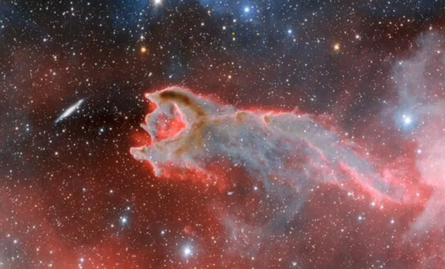 CG 4, yang menyerupai tangan yang tengah menjulur.  Foto: CTIO/NOIRLAB/NSF