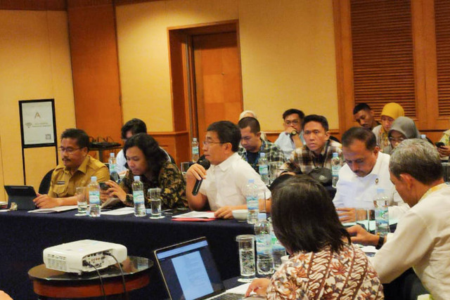 Irjen Pol Yuda Gustawan (tengah)  Foto: Rachmadi Rasyad/kumparan
