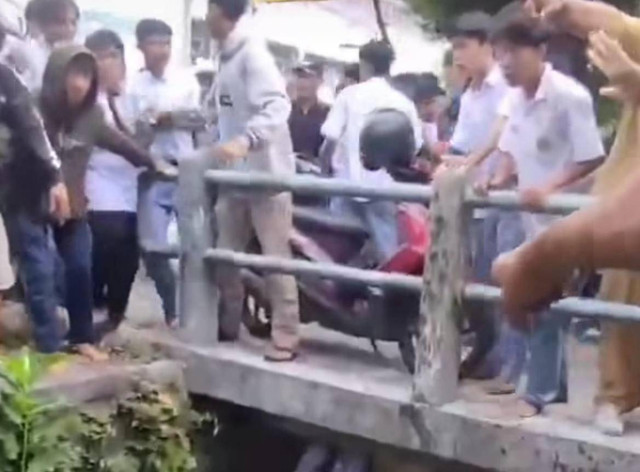 Pelajar yang kedapatan konvoi kelulusan berujung tawuran. Foto: Tangkapan Layar Instagram @merapi_uncover