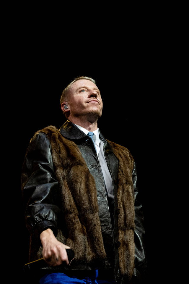Rapper dan penyanyi AS Benjamin Hammond Haggerty alias Macklemore. Foto: Anna KURTH / AFP