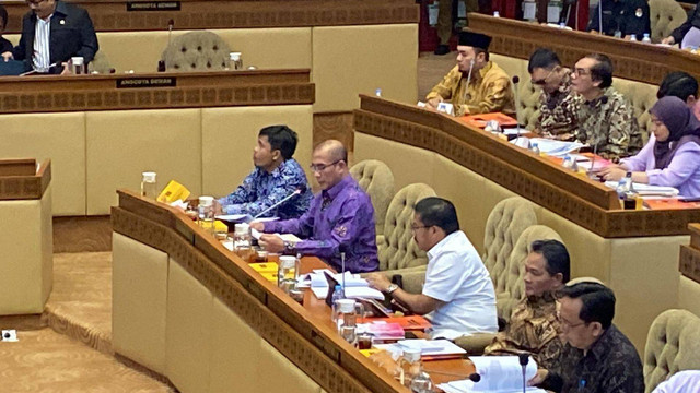 Komisi II DPR RI rapat dengan Mendagri hingga KPU, Rabu (15/5). Foto: Haya Syahira/kumparan