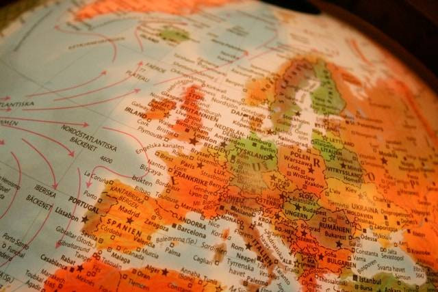 Ilustrasi latar belakang bangsa eropa datang ke Indonesia, Photo by Calvin Hanson on Unsplash