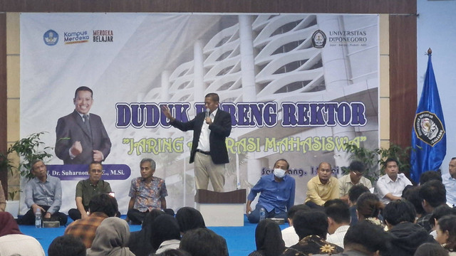 Acara jaring aspirasi mahasiswa bersama Rektor Undip Prof Suharnomo di Aula Fakultas Ilmu Perikanan dan Kelautan, Kampus Undip Tembalang, Rabu (15/5/2024). Foto: Dok. Istimewa