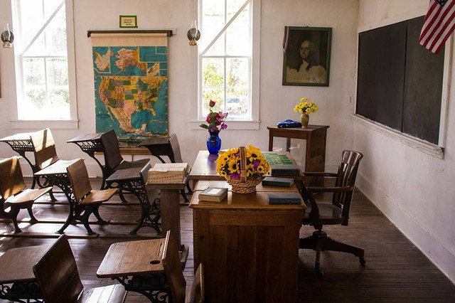 Ilustrasi mengapa piket kelas dapat meningkatkan rasa persatuan. Sumber: www.unsplash.com
