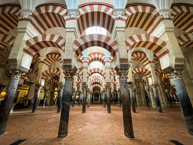 Ilustrasi Sejarah Masjid Cordoba. Sumber: Unsplash