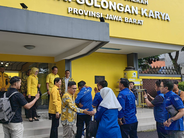 Golkar Jabar dan Demokrat Jabar saat bertemu di Kantor DPD Golkar Jabar pada Kamis (16/5).
 Foto: Dok. Istimewa