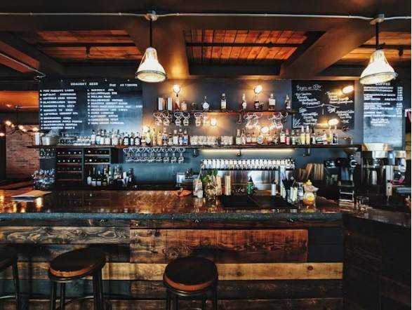 Coffee Shop Braga. Foto hanyalah ilustrasi bukan tempat sebenarnya. Sumber: Unsplash/Patrick Tomasso
