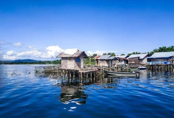 Danau Situ Bagendit. Foto hanyalah ilustrasi bukan tempat sebenarnya. Sumber: Unsplash/𝐿𝑖𝑛 𝐾𝑎𝑦
