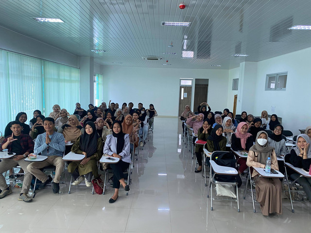 Suasanan perkuliahan di kelas (Sumber: foto pribadi)