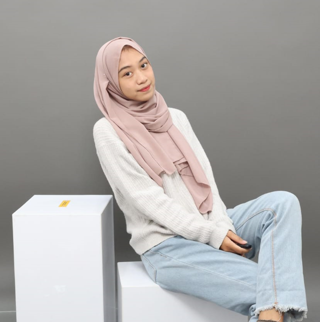 Ilustrasi Foto Diri Pribadi, Silvi Qonitatillah