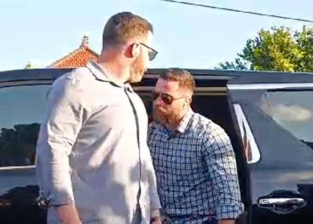2 pengawal Elon Musk saat di Bali. Dok: Denita/kumparan.