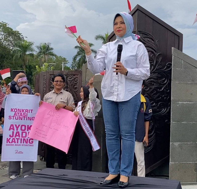 Windy Prihastari saat orasi bersama mahasiswa di Pontianak. Foto: Yullia Ramadhiyanti/Hi!Pontianak