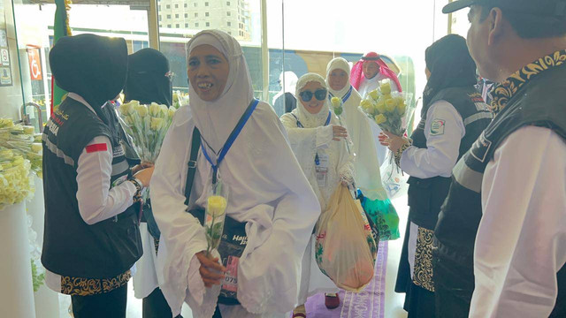 Kelompok terbang (kloter) pertama Embarkasi Jakarta-Pondok Gede (JKG-01) tiba di Makkah. Dok Salmah Muslimah/kumparan