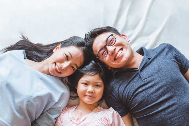 Ilustrasi keluarga bahagia. Foto: Nattakorn_Maneerat/Shutterstock