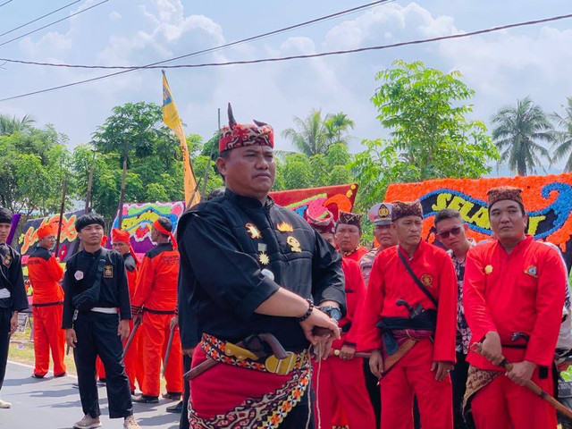 R. Berlian Marga, S.H atau yang bergelar Panglima Elang Berantai Kerajaan Paksi Pak Sekala Brak Kepaksian Pernong Lampung | Foto : Istimewa