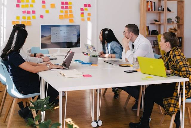 Jelaskan Hal-hal Apa Saja yang Diperlukan dalam Rapat Bisnis! Foto Hanya Ilustrasi. Sumber Foto: Unsplash.com/Jason Goodman