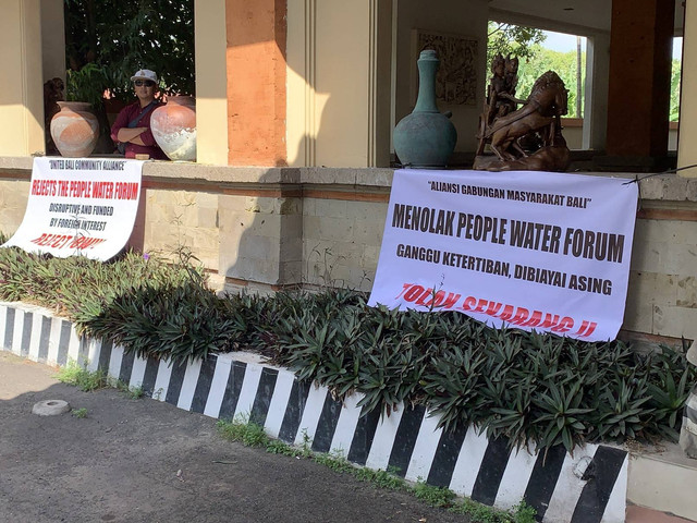 Spanduk penolakan yang dipasang pihak Ormas - IST