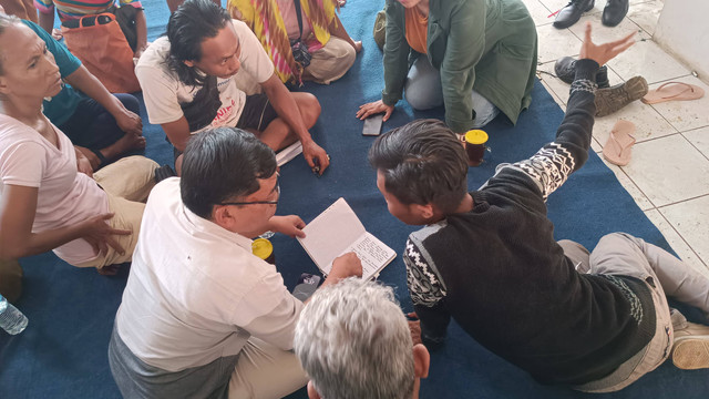 Kondisi di dalam Kampung Susun Bayam usai negosiasi pasca upaya pengusiran dari JakPro, Selasa (21/5). Foto: Thomas Bosco/kumparan