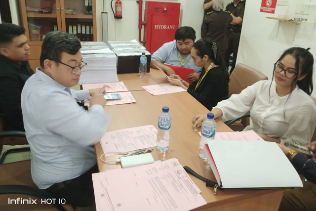 Tersangka kasus rumah produksi film porno, Siskaeee, dikirimkan ke JPU.  Foto: Dok. Istimewa