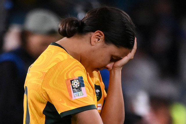 Reaksi pemain Australia Sam Kerr di akhir pertandingan sepak bola semifinal Piala Dunia Wanita Australia dan Selandia Baru 2023 antara Australia dan Inggris di Stadion Australia di Sydney pada 16 Agustus 2023. Foto: Franck Fife/AFP