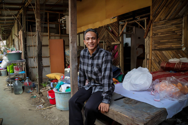 Ketua Kelompok Tani Kampung Bayam Madani, Muhammad Furqon, di hunian sementara di Jalan Tongkol, Pademangan, Jakarta, Rabu (22/5/2024). Foto: Jamal Ramadhan/kumparan