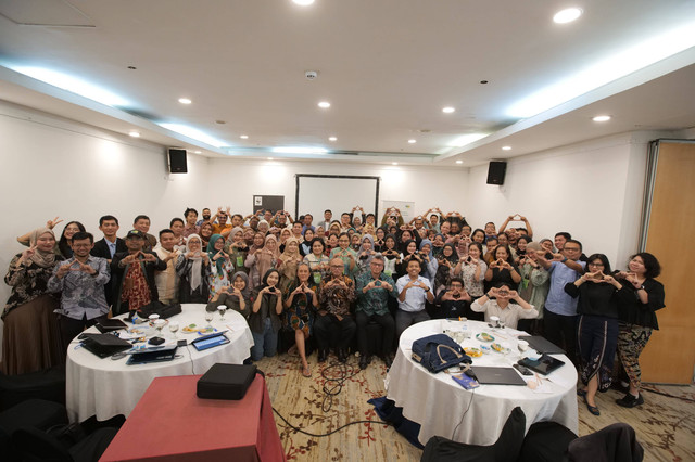 Foto Bersama Panitia dan Peserta Workshop Inventarisasi Emisi GRK. Dokumentasi: ICLEI-Indonesia.
