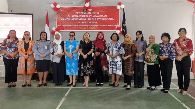 Sejumlah anggota DWP Kanwil Kemenkumham Sulawesi Utara pada pertemuan rutin yang digelar di LPKA Tomohon.